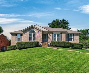 1208 Nightingale Ln, Goshen, KY 40026