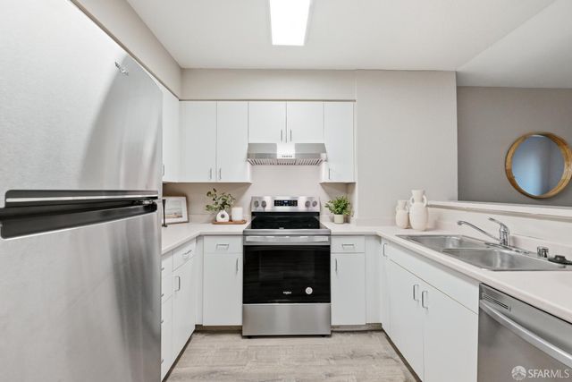 8300 Oceanview Terrace 114, San Francisco, CA 94132