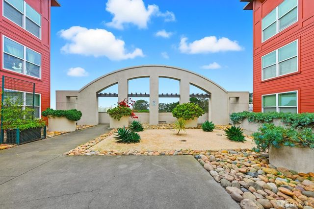 8300 Oceanview Terrace 114, San Francisco, CA 94132