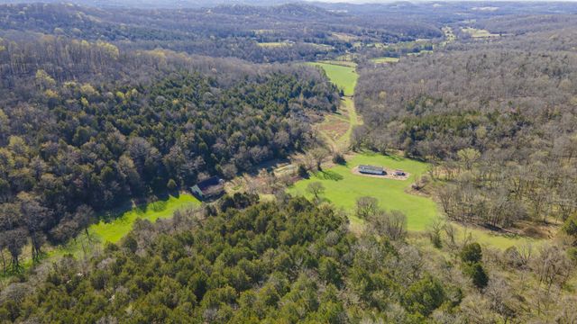 4250 Delina Rd, Cornersville, TN 37047