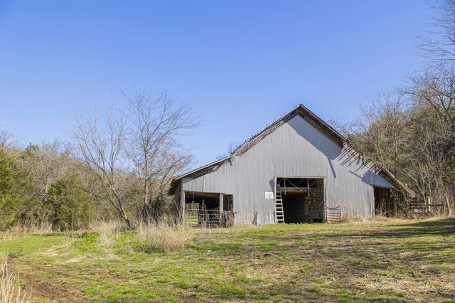 4250 Delina Rd, Cornersville, TN 37047