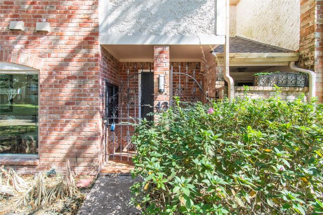 727 Bunker Hill Road 43, Houston, TX 77024