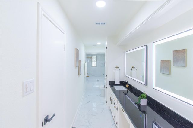 727 Bunker Hill Road 43, Houston, TX 77024