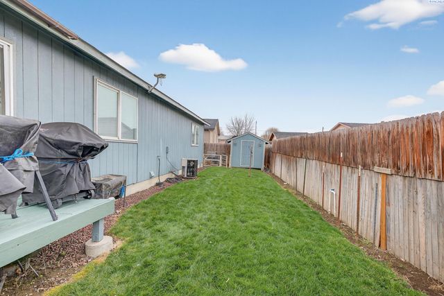 502 Armas Ct, Grandview, WA 98930