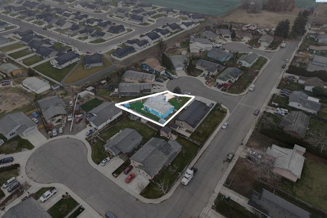 502 Armas Ct, Grandview, WA 98930