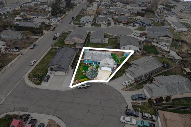 502 Armas Ct, Grandview, WA 98930