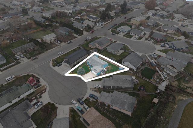 502 Armas Ct, Grandview, WA 98930