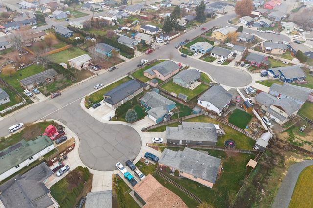 502 Armas Ct, Grandview, WA 98930