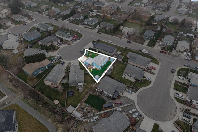 502 Armas Ct, Grandview, WA 98930