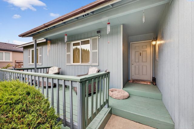 502 Armas Ct, Grandview, WA 98930