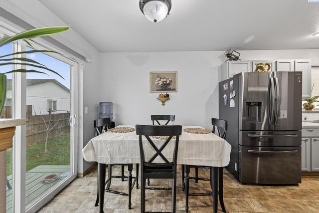 502 Armas Ct, Grandview, WA 98930