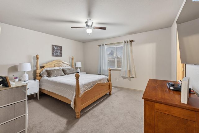 502 Armas Ct, Grandview, WA 98930