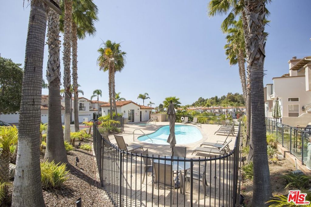 Image 2 of property listing at 6438 Lunita Road, Malibu, CA 90265