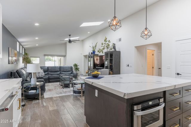 2511 E EARLL Drive, Phoenix, AZ 85016