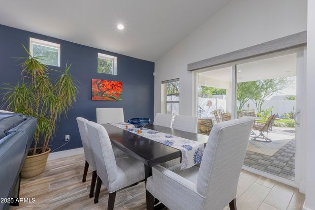 2511 E EARLL Drive, Phoenix, AZ 85016