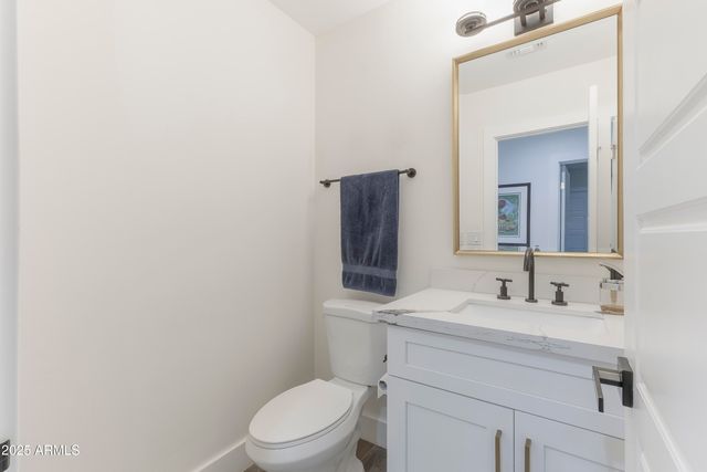 2511 E EARLL Drive, Phoenix, AZ 85016