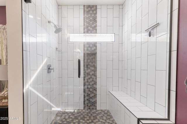 2511 E EARLL Drive, Phoenix, AZ 85016