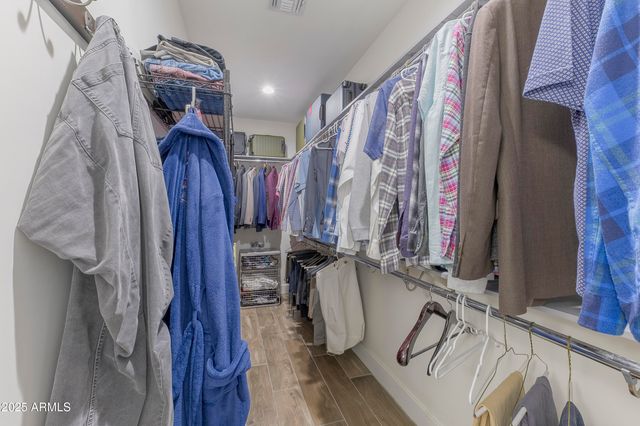 2511 E EARLL Drive, Phoenix, AZ 85016