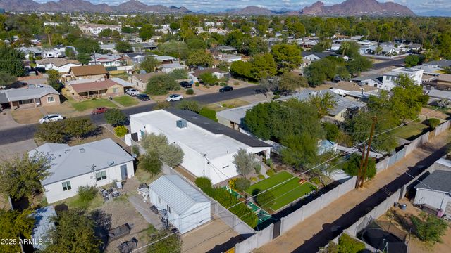 2511 E EARLL Drive, Phoenix, AZ 85016