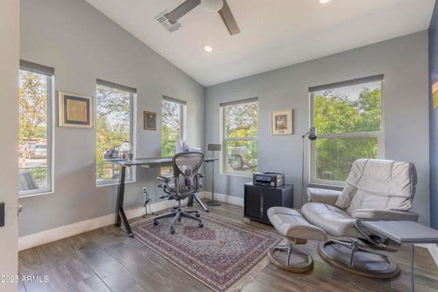 2511 E EARLL Drive, Phoenix, AZ 85016