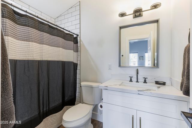 2511 E EARLL Drive, Phoenix, AZ 85016