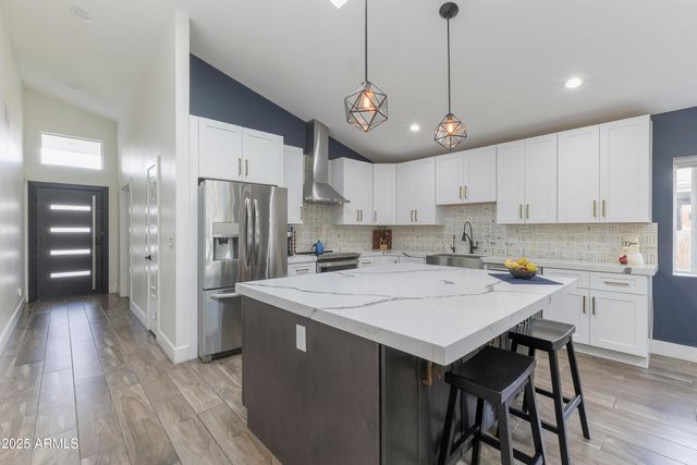 2511 E EARLL Drive, Phoenix, AZ 85016