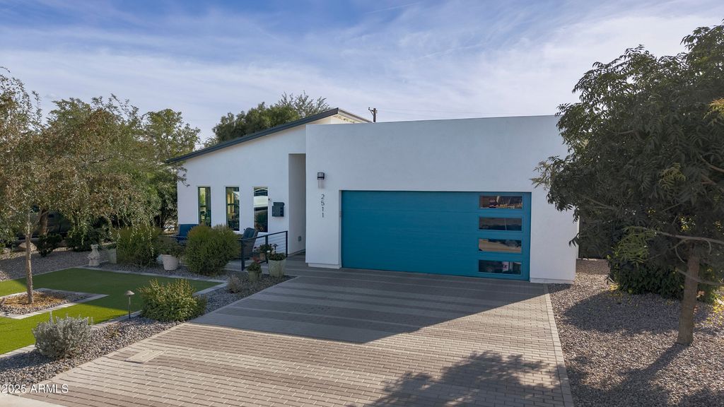 2511 E EARLL Drive, Phoenix, AZ 85016