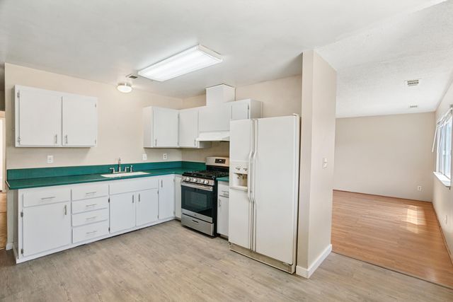 1310 Hemlock Avenue, Anderson, CA 96007