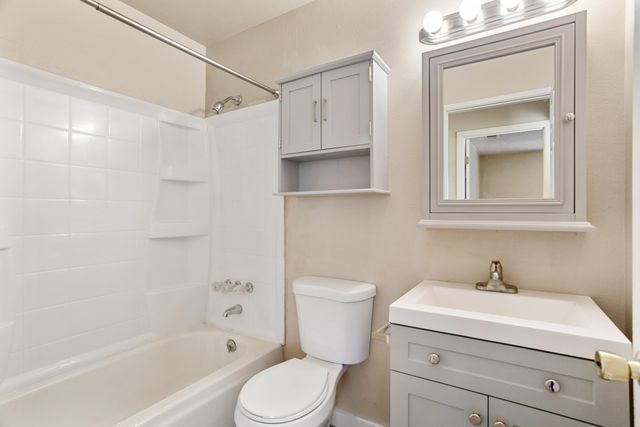 1310 Hemlock Avenue, Anderson, CA 96007