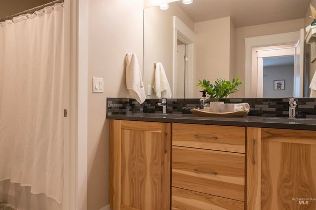 1475 W Caravan St, Kuna, ID 83634