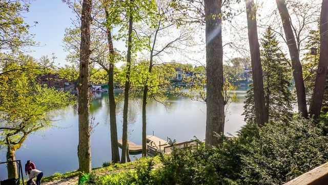 467 Amhurst Road, Valparaiso, IN 46385