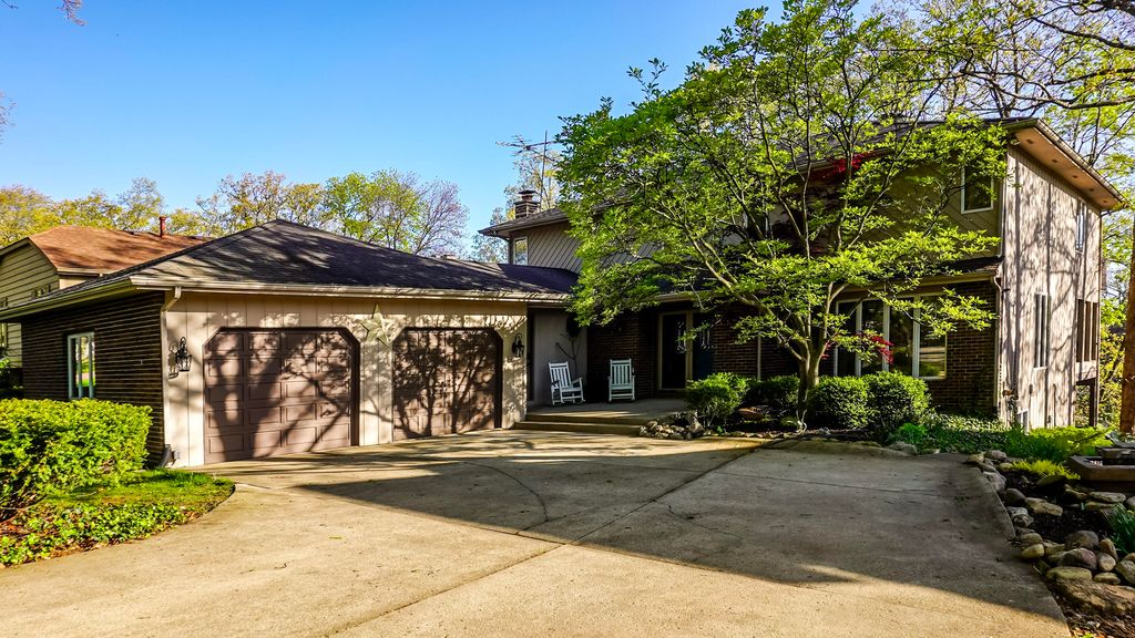 467 Amhurst Road, Valparaiso, IN 46385