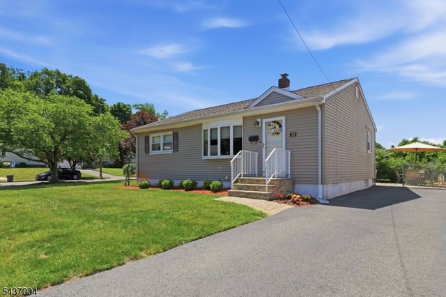 29 Corsi Rd, Bloomfield Twp., NJ 07003