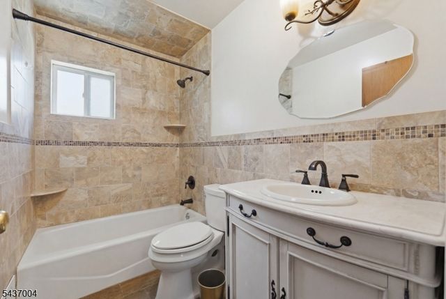 29 Corsi Rd, Bloomfield Twp., NJ 07003