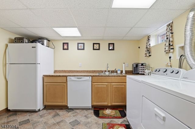 29 Corsi Rd, Bloomfield Twp., NJ 07003