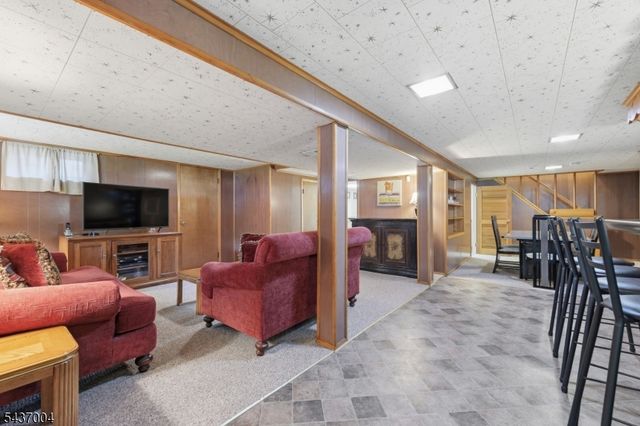 29 Corsi Rd, Bloomfield Twp., NJ 07003