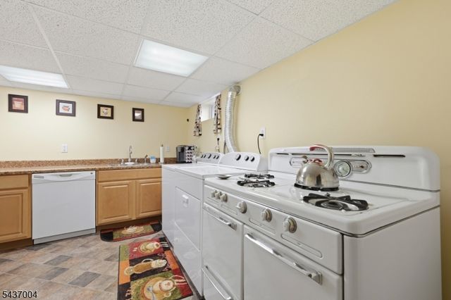 29 Corsi Rd, Bloomfield Twp., NJ 07003
