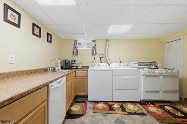 29 Corsi Rd, Bloomfield Twp., NJ 07003