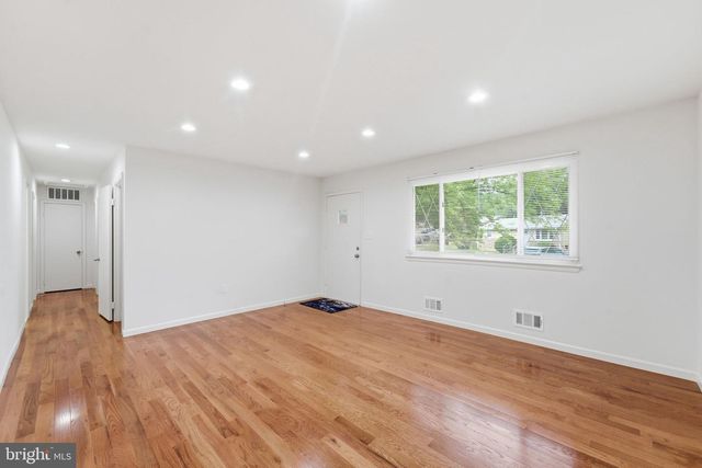 1404 WOODLARK DR, District Heights, MD 20747