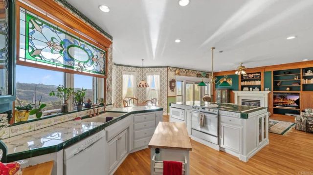 11060 San Luis Rey Dr, Valley Center, CA 92082