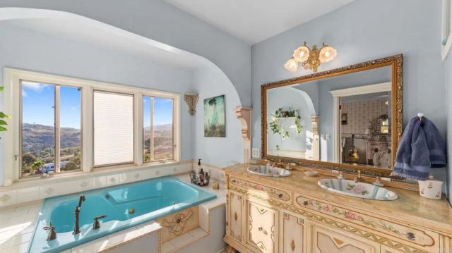 11060 San Luis Rey Dr, Valley Center, CA 92082