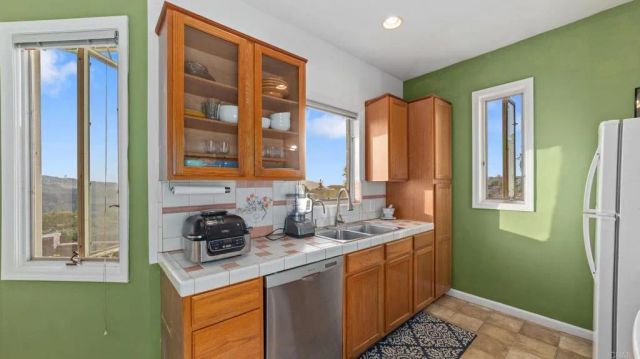 11060 San Luis Rey Dr, Valley Center, CA 92082