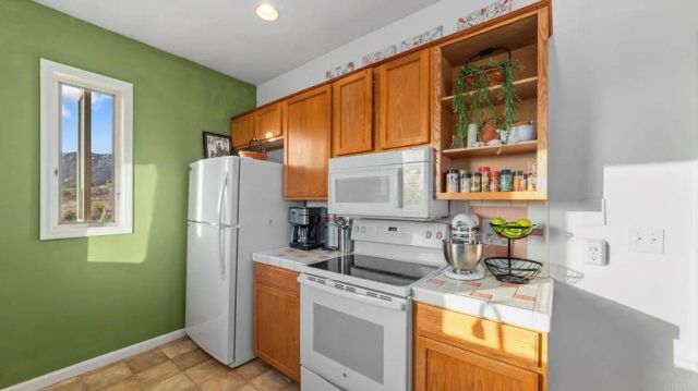 11060 San Luis Rey Dr, Valley Center, CA 92082