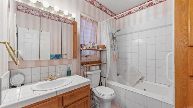 11060 San Luis Rey Dr, Valley Center, CA 92082