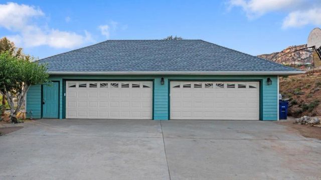 11060 San Luis Rey Dr, Valley Center, CA 92082