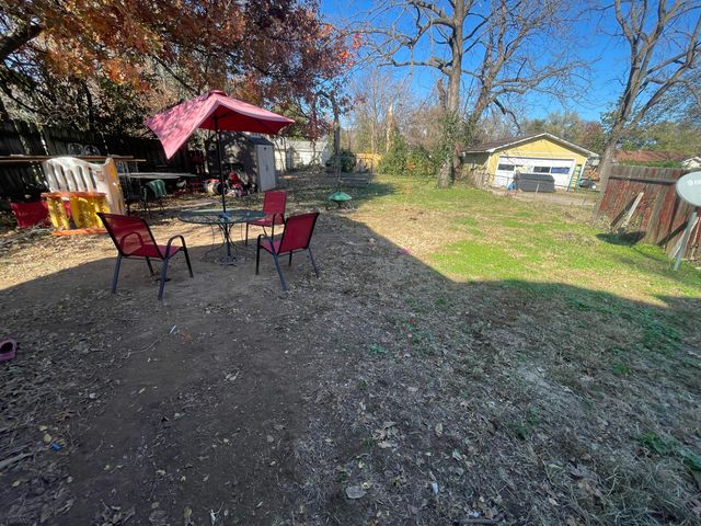 1631 W Lee Street, Springfield, MO 65803