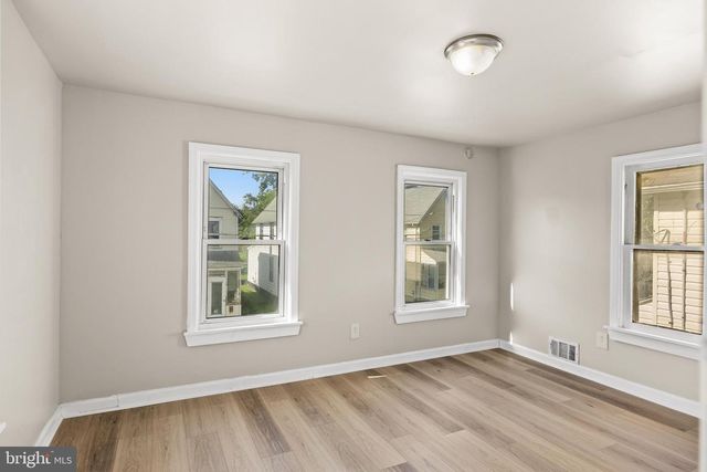 28 W MONROE ST, Paulsboro, NJ 08066