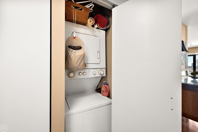 1001 W Jefferson Ave Unit 7b Avenue Bldg 300, Detroit, MI 48226