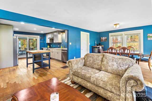 914 Catheys Creek Church Road, Brevard, NC 28712