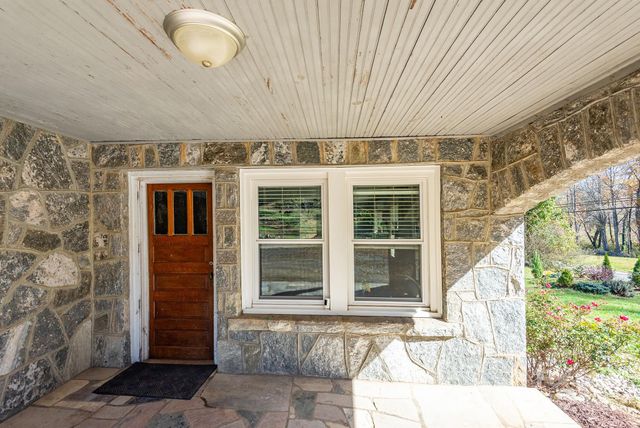 914 Catheys Creek Church Road, Brevard, NC 28712